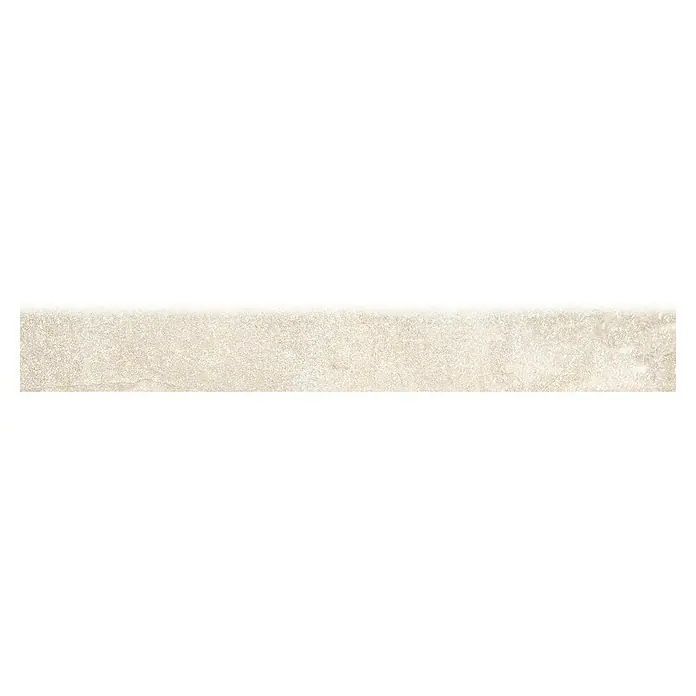 Zócalo cerámico Alter - 8 x 60 cm, Beige, Mate - Primer plano de una baldosa beige alargada con texturas sutiles, ideal para interiores modernos.