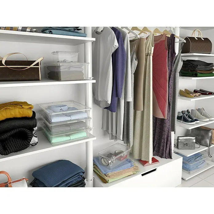 KIS Aufbewahrungsbox C Box Flat - L x B x H: 40 x 34 x 9 cm, Kunststoff, Transparent - Produktaufnahme eines organisierten Schranks mit Kleidung, Schuhen und Accessoires auf weißen Regalen und Schubladen.