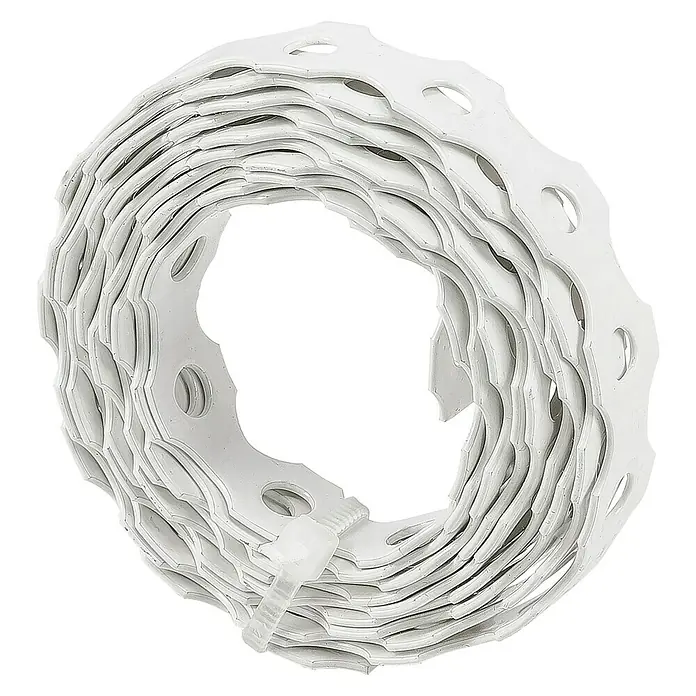 Stabilit Montageband - L x B: 1,5 m x 12 mm, Stärke: 0,9 mm, Stahl, Weiß - Weiße, aufgerollte Lochband-Schelle mit einem Kabelbinder zur Befestigung. Ideal für Rohre und Kabel.