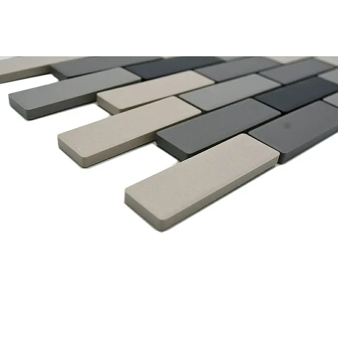Mosaikfliese Brick Mix BR555 - 26,1 x 29 cm, Grau/Beige, Matt - Nahaufnahme von rechteckigen Steinfliesen in Grau- und Beigetönen, die ein modernes und minimalistisches Design für Wand- oder Bodenbeläge zeigen.