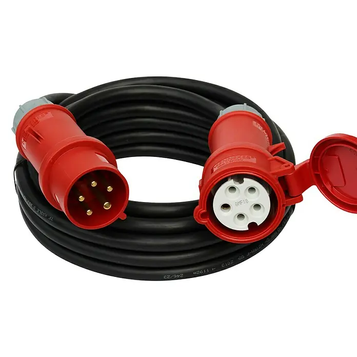 Mennekes CEE-Verlängerung - 16 A, Länge: 10 m, 400 V, Polanzahl: 5 Stk. - Ein schwarzes Starkstromkabel mit roten Industriesteckern von Mennekes, ideal für Baustellen und Veranstaltungen mit hohem Strombedarf.