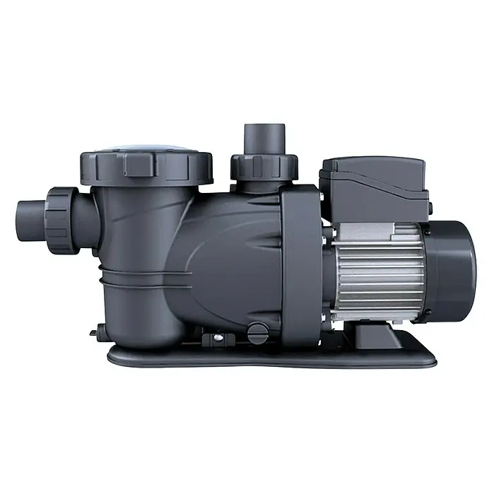 Gre Bomba de piscina autoaspirante Premium - 900 W - Primer plano de una bomba de piscina gris sobre fondo negro, destacando su construcción robusta y rendimiento eficiente.