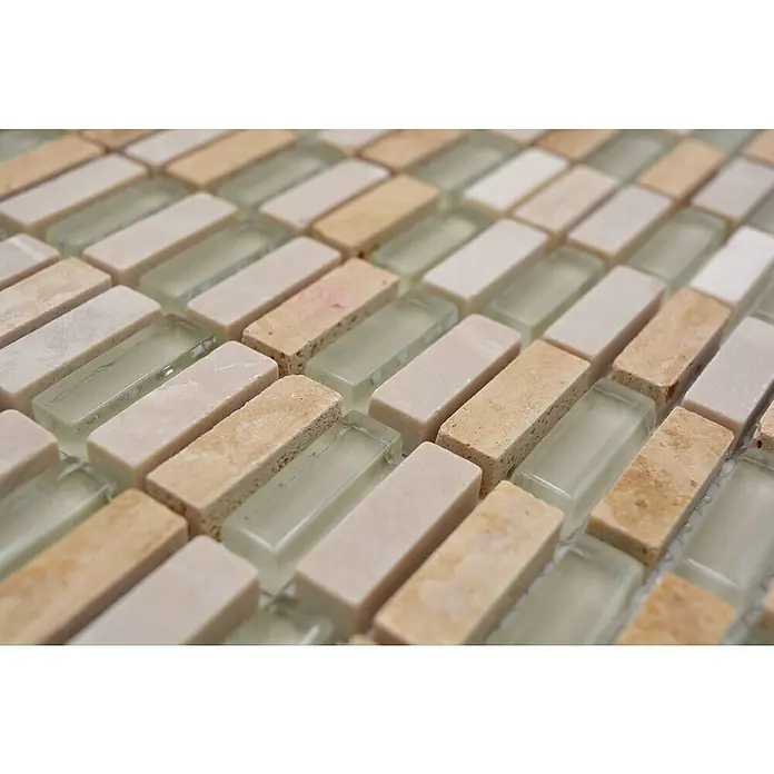 Mosaikfliese Stäbchen Crystal Mix XCM XS33 - 31,3 x 31,8 cm, Beige, Glänzend - Nahaufnahme von dekorativen Mosaikfliesen in Beige- und Glastönen, ideal für stilvolle Wand- und Bodengestaltungen.