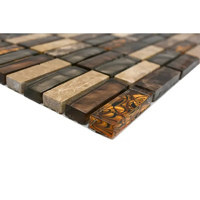 Mosaikfliese Crystal Mix XCM SM18 - 29,8 x 30,4 cm, Beige/Braun, Glänzend - Nahaufnahme eines Mosaiks mit verschiedenen Farben und Texturen, ideal für stilvolle Wand- und Bodengestaltung im Innenbereich.