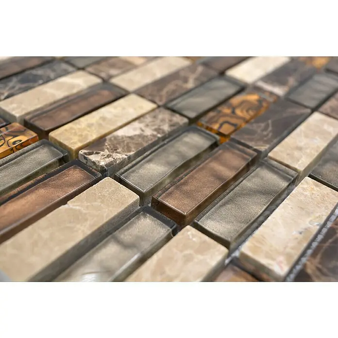 Mosaikfliese Crystal Mix XCM SM18 - 29,8 x 30,4 cm, Beige/Braun, Glänzend - Nahaufnahme von rechteckigen Fliesen in verschiedenen Braun- und Beigetönen, die ein elegantes Mosaikmuster bilden.