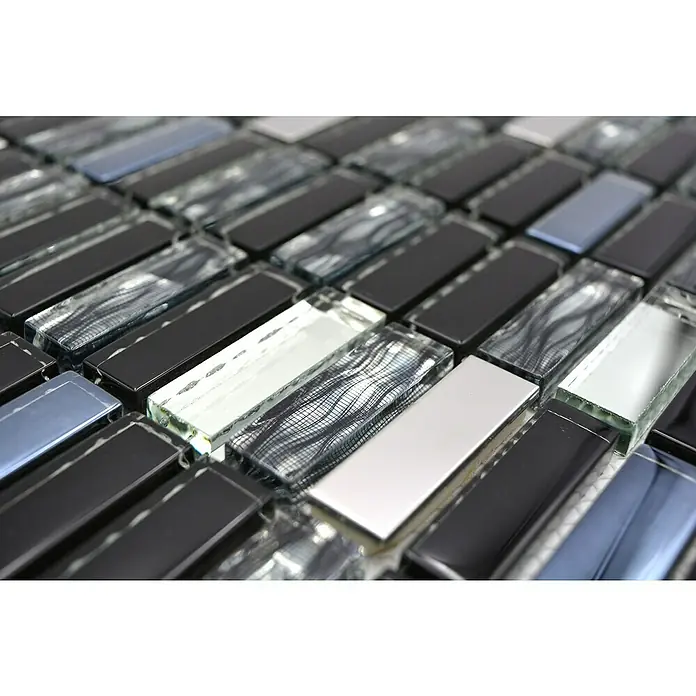 Mosaikfliese Crystal Mix XCM SM38 - 29,8 x 30,4 cm, Schwarz, Glänzend - Nahaufnahme von rechteckigen Mosaikfliesen in Schwarz, Grau und Silber mit glänzender Oberfläche für stilvolle Wand- und Bodengestaltung.