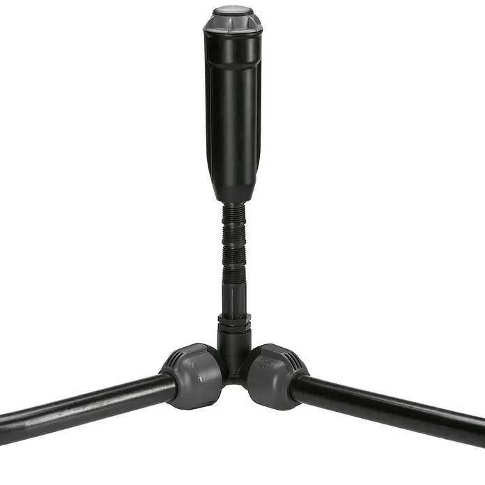 Gardena Sprinklersystem Codo angular - Diámetro: 25 mm, Dimensión conexión: ¾″ - Detalle de un cabezal de aspersor negro con base flexible y conector en T para sistemas de riego, ideal para jardines y céspedes.