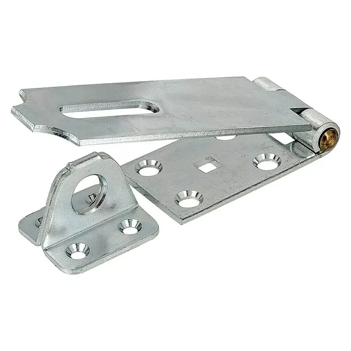 Stabilit Sicherheitsüberfalle - L x B: 85 x 35 mm, Verzinkt - Ein glänzender, silberner Schließriegel zur Sicherung von Türen und Toren, bestehend aus drei Teilen und Schraubenlöchern.