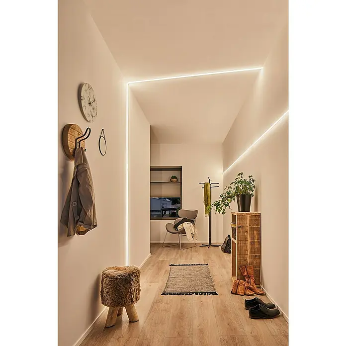 Paulmann MaxLED LED-Band Flow Basisset - Länge: 1,5 m - Eingangsbereich mit LED-Beleuchtung an Wänden und Decke, Holzfußboden und dekorativen Elementen. Harmonische Raumgestaltung.