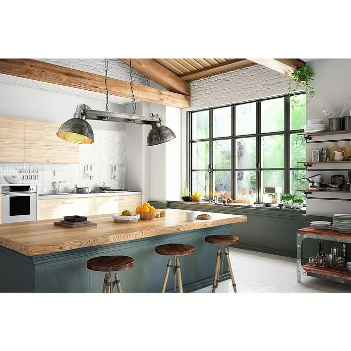 Just Light Samia Pendelleuchte - L x B x H: 122 x 30 x 120 cm - Helle Küche mit Kochinsel. Die Hängelampe über der Insel sorgt für eine gemütliche Atmosphäre beim Kochen und Essen.
