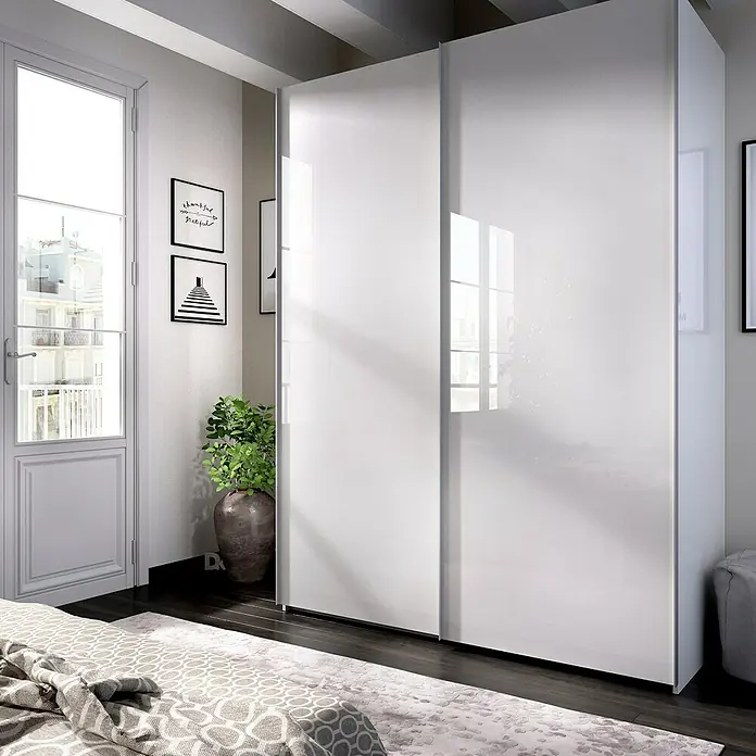 Dekit Armario de puertas correderas Slide - L x An x Al: 65 x 150 x 204 cm, Blanco - Elegante dormitorio con un amplio armario blanco con puertas correderas y decoración elegante.