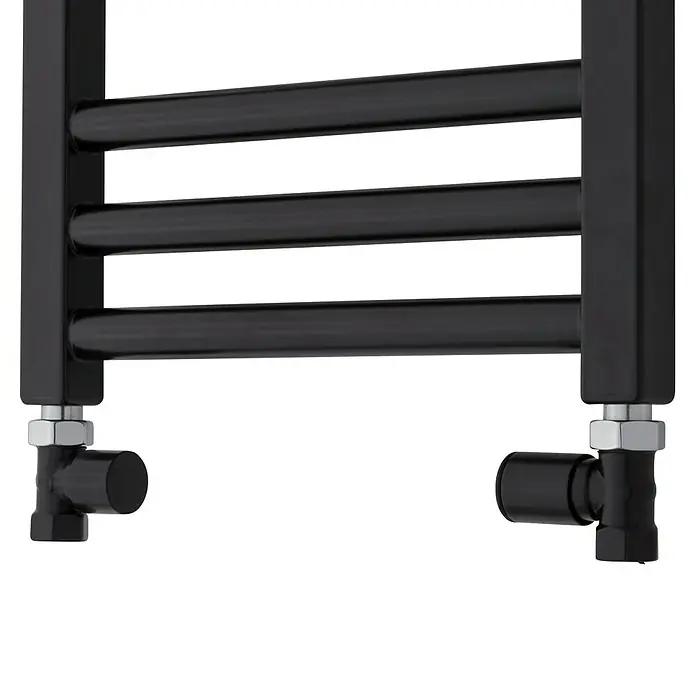 TVS Design Thermostatventil-Set - Schwarz - Nahaufnahme eines stilvollen, schwarzen Handtuchwärmers, der Funktionalität und modernes Design vereint. Perfekt für jedes Badezimmer.