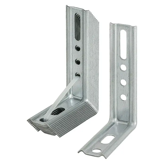 Vormann Verstellwinkel - L x B x H: 100 x 70 x 30 mm, Verzinkt, 10 Stk. - Ein Stapel verzinkter Winkelverbinder, zusammengebunden mit einem Kabelbinder, daneben ein einzelner Verbinder, isoliert auf Schwarz.