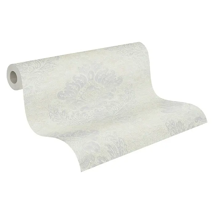 A.S. Création Metropolitan Stories II Vliestapete Damask - Creme, Ornament, 10,05 x 0,53 m - Nahaufnahme einer Rolle weißer Tapete mit floralem Muster. Die Tapete ist elegant und dekorativ für stilvolle Innenräume.