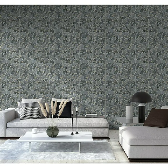 A.S. Création Metropolitan Stories II Vliestapete Marmor - Grau/Gold, 3D-Optik, 10,05 x 0,53 m - Ein Interieur mit einer Wand, die mit der Esplanade Tapete mit Würfelmuster in Grau von Rasch bedeckt ist, die dem Raum Tiefe verleiht.
