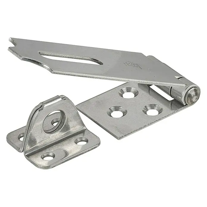 Stabilit Sicherheitsüberfalle - L x B: 100 x 35 mm, Edelstahl - Ein silberner Kastenschloss-Riegel, der aus Metall gefertigt ist, liegt vor einem schwarzen Hintergrund.