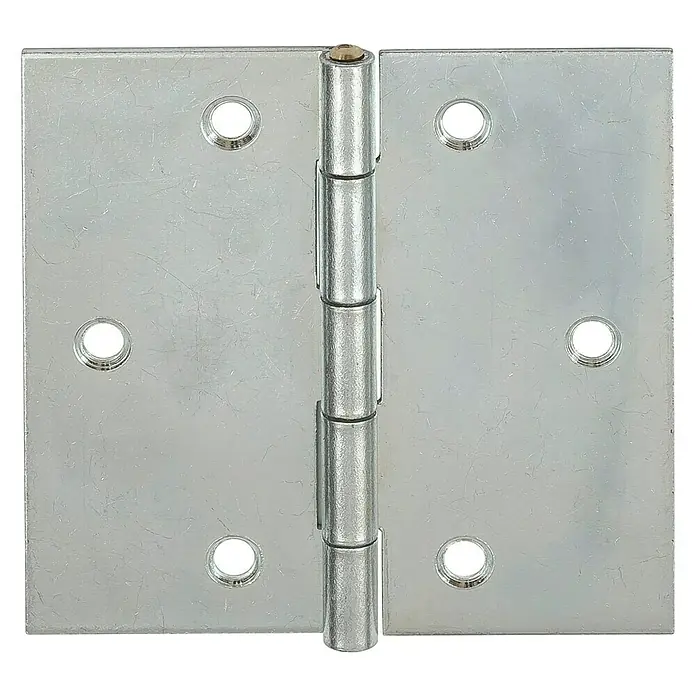 Vormann Scharnier - B x L: 50 x 50 mm - Nahaufnahme eines Türbandes aus Metall mit sichtbaren Schraubenlöchern, das auf einem schwarzen Hintergrund platziert ist.