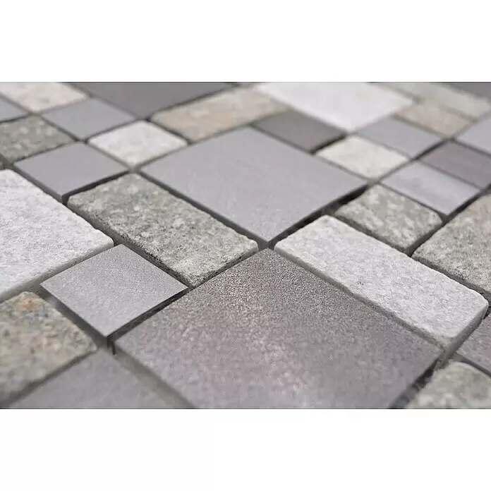 Mosaikfliese Mix XSA 525 - 30 x 30 cm, Grau, Matt - Grau-weiße Mosaikfliesen mit verschiedenen Texturen (glatt, Naturstein) und Formen (quadratisch, rechteckig).