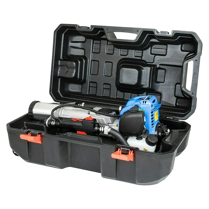 Güde Benzin-Pfahlramme GPR 801 E - 1 kW - Ein tragbarer Erdbohrer im robusten, schwarzen Transportkoffer mit orangefarbenen Verschlüssen, ideal für den einfachen Transport.