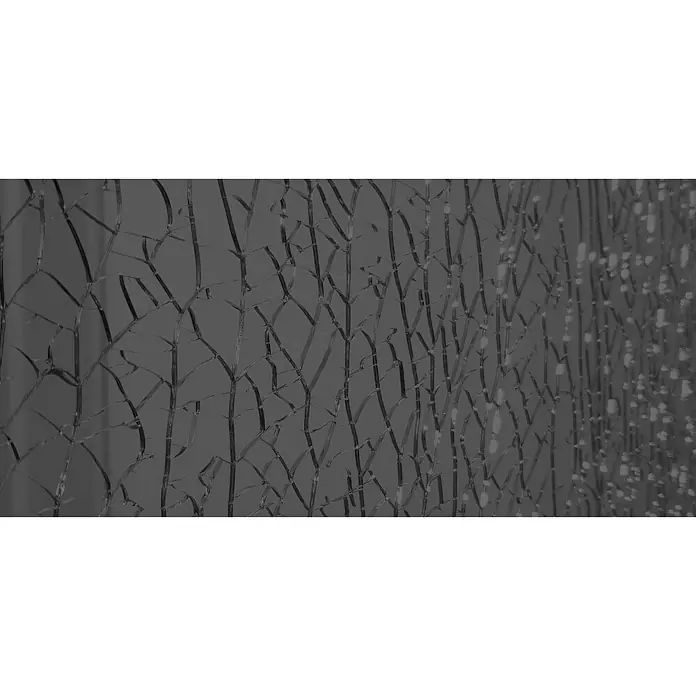 Camargue Duschwand Crash Glass - B x H: 135 x 200 cm, Beschichtet, Grau - Nahaufnahme von einer Glasscheibe mit einem komplexen Muster aus Rissen, die das Licht auf interessante Weise brechen.