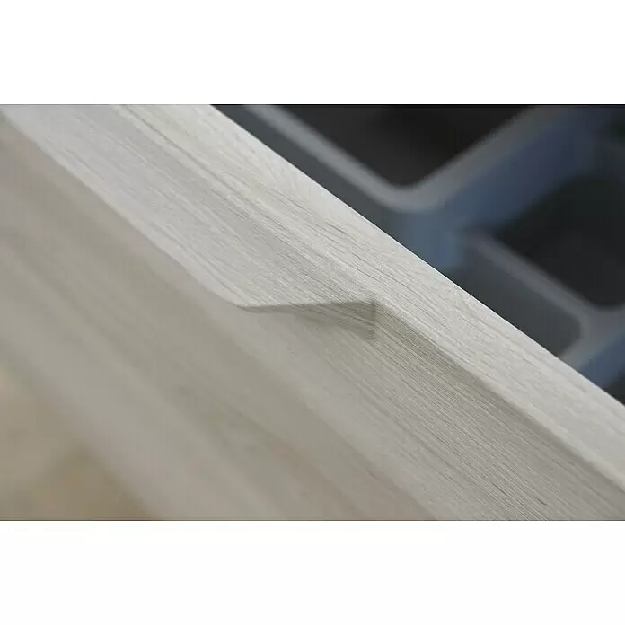 Riva Urban Waschtischunterschrank - 80 x 45 x 56,5 cm - Schubladenfront aus hellem Holzdekor mit integriertem Griff, leicht geöffnet, um einen Schubladeneinsatz zu zeigen.