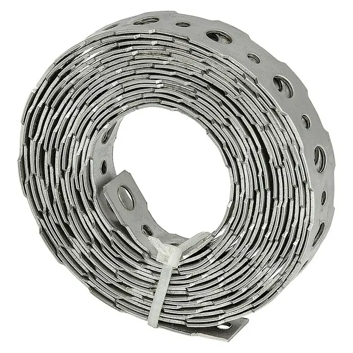 Stabilit Montageband - L x B: 10 m x 16 mm, Stärke: 0,9 mm, Edelstahl - Eine Rolle gelochtes Metallband, ideal für Bau- und Befestigungsanwendungen. Das Band ist aufgerollt und mit einem Kabelbinder gesichert.