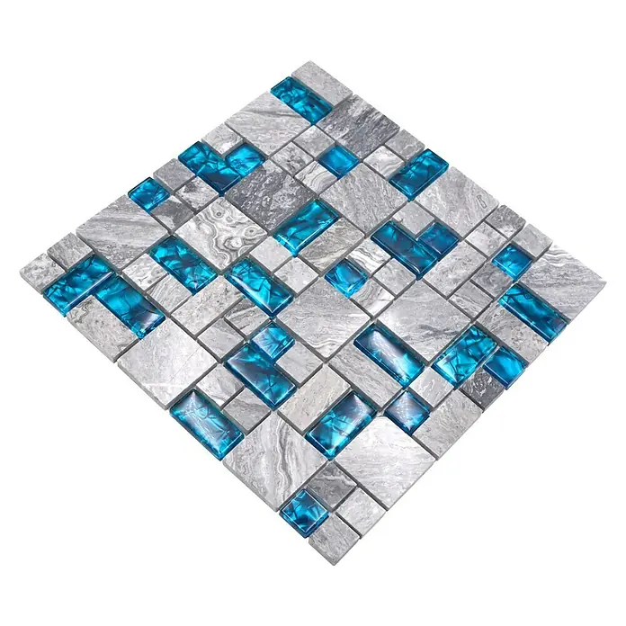 Mosaikfliese Crystal Mix XCM MC589 - 30 x 30 cm, Grau, Glänzend - Mosaikfliese in Diamantform mit grauen Steinen und blauen Glaselementen, ideal für Wandverkleidungen und dekorative Akzente.
