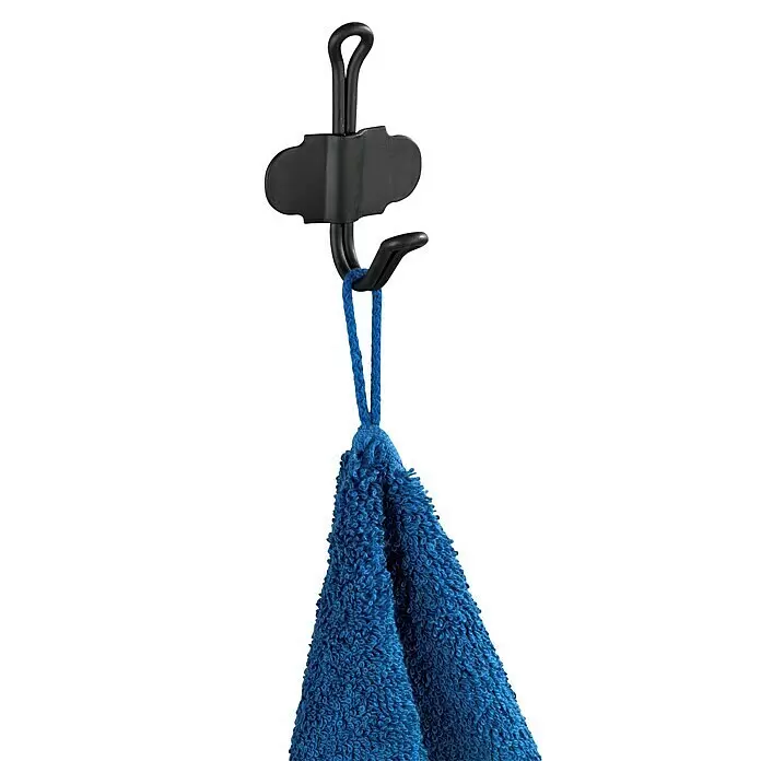 Wenko Handtuchhaken Nostalgie - 1 Stk., Schwarz, Metall - Schwarzer Haken hält ein blaues Frotteetuch an seiner Aufhängeschlaufe.