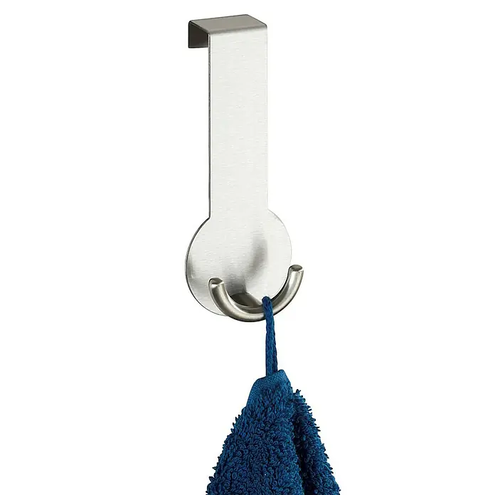Wenko Türhaken Rondo - 1 Stk., Edelstahl - Ein Türhaken aus Metall mit einem blauen Handtuch daran. Der Haken ist schlicht und funktional gestaltet, ideal für Badezimmer oder Küche.