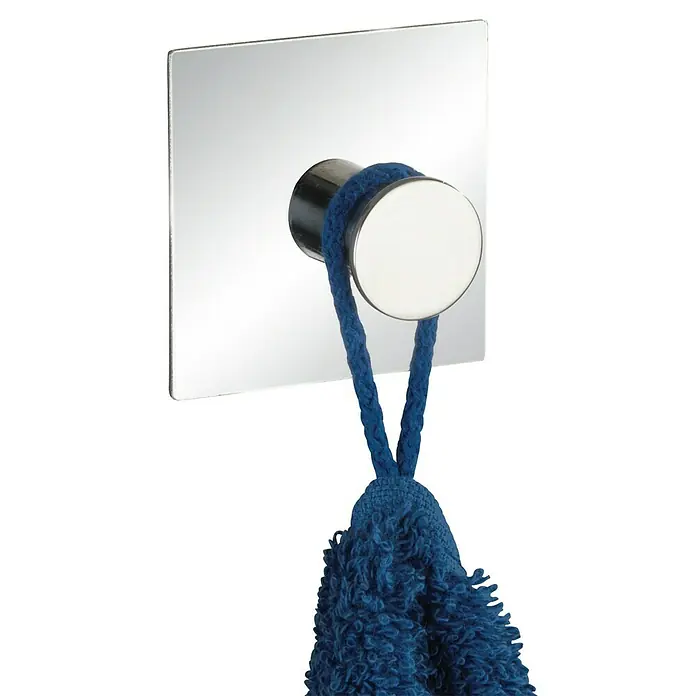 Wenko Handtuchhaken Accadia - 1 Stk., Edelstahl, Glänzend - Ein quadratischer Handtuchhaken mit blauem Handtuch. Modernes Design für Ihr Badezimmer.