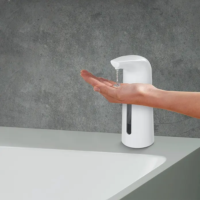 Wenko Seifen- & Lotionsspender Larino - Polystyrol, Weiß, Füllmenge: 400 ml - Automatischer Seifenspender in Weiß gibt Seife auf eine Hand ab, ideal für kontaktlose Hygiene im Badezimmer.