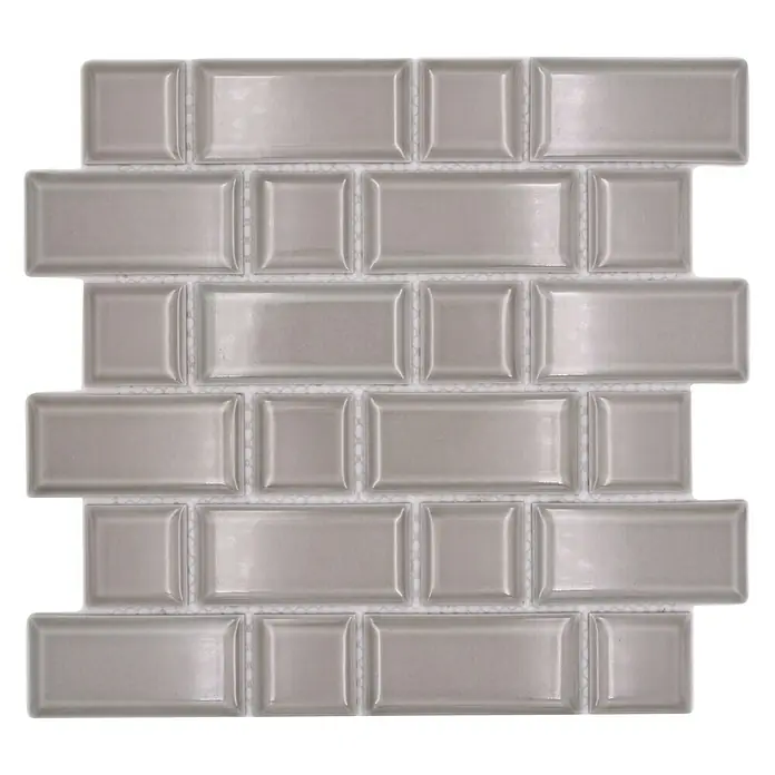 Mosaikfliese Metro Uni CG M04CM - 29,4 x 29,1 cm, Grau, Glänzend - Nahaufnahme eines Mosaikfliesenblatts in Grau mit glänzender Oberfläche, ideal für stilvolle Wandgestaltungen in Küche und Bad.