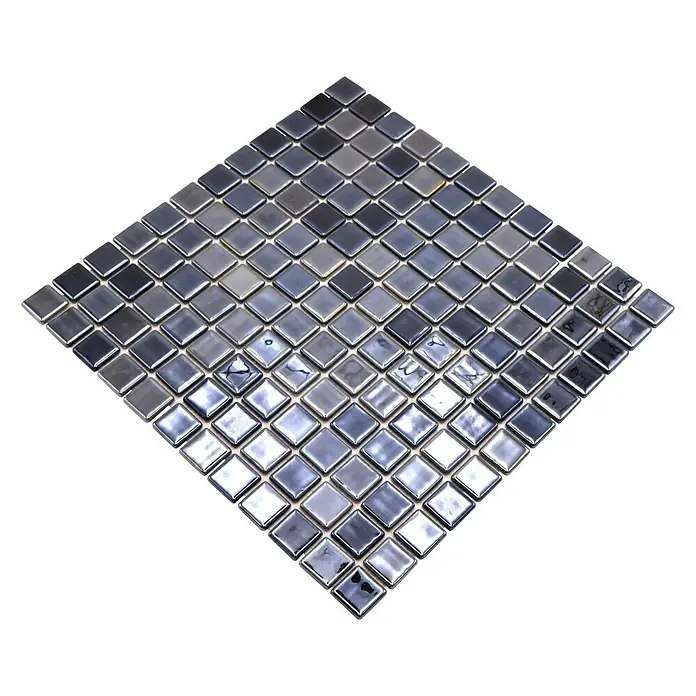 Mosaikfliese Quadrat Eco Uni SANDY 08 - 31,5 x 31,5 cm, Anthrazit, Glänzend - Nahaufnahme eines eleganten Mosaikfliesenblatts in einem schimmernden Silbergrauton, perfekt für stilvolle Wand- und Bodengestaltungen.