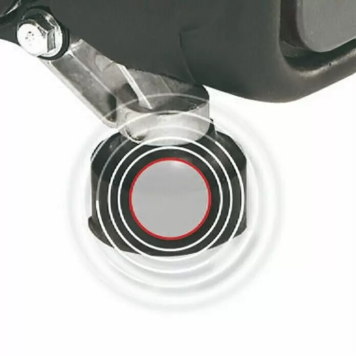 Einhell Generador TC-PG 10/E5 - Potencia nominal: 680 W, Volumen del depósito: 4 l - Rueda giratoria metálica y negra, resaltada con círculos concéntricos para sugerir un movimiento suave y silencioso.