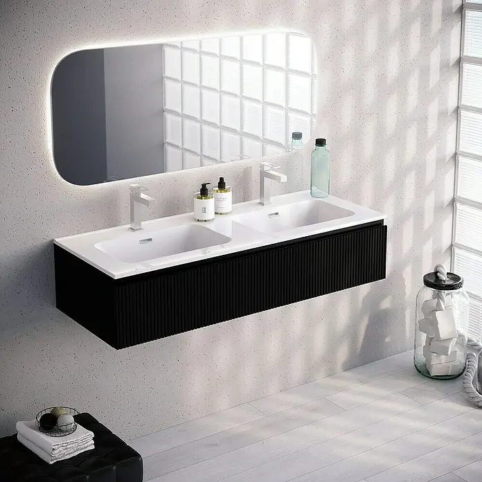 Lavabo doble Spectra - 121 x 46 cm, Orificios para grifo: Medio, Con desbordamiento, Blanco - Elegante lavabo doble con mueble negro y espejo iluminado con LED. El diseño moderno añade un toque elegante a cualquier baño.