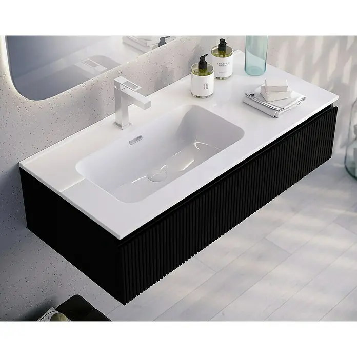 Lavabo Spectra seno izquierda - 101 x 46 cm, Orificios para grifo: Medio, Con desbordamiento, Blanco - Elegante lavabo de baño con un elegante mueble negro y grifo, complementado con dispensadores de jabón y toallas.