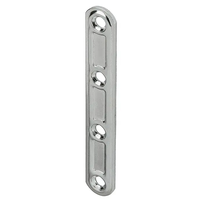 Stabilit Flachverbinder - L x B: 100 x 15 mm, Verchromt - Detailaufnahme einer glänzenden, silberfarbenen Möbelverbindungsplatte mit vier Löchern, die für Schrauben vorgesehen sind.