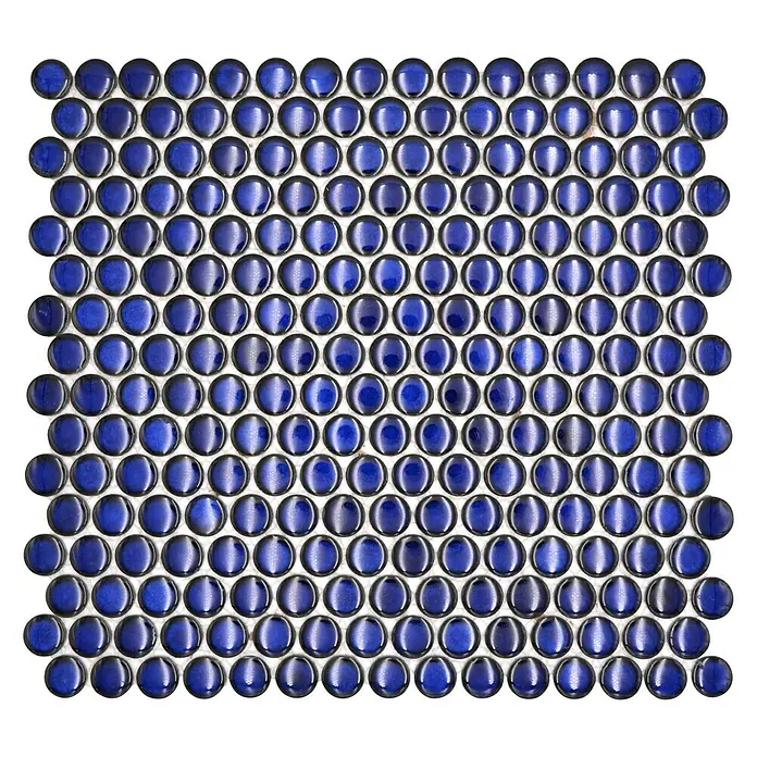 Mosaikfliese Knopf Uni 451N - 30,5 x 32 cm, Blau, Glänzend - Nahaufnahme eines blauen Penny-Rundfliesenmosaiks, das für eine stilvolle Wand- oder Bodengestaltung ideal ist.