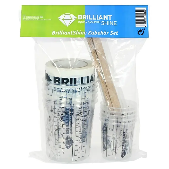 Zubehör-Set Brilliant Shine - 21 -tlg., Geeignet für: Epoxidharz - Produktfoto von einem BrilliantShine Zubehör Set in einer durchsichtigen Verpackung. Es beinhaltet Messbecher, Klebeband und Rührstäbe.