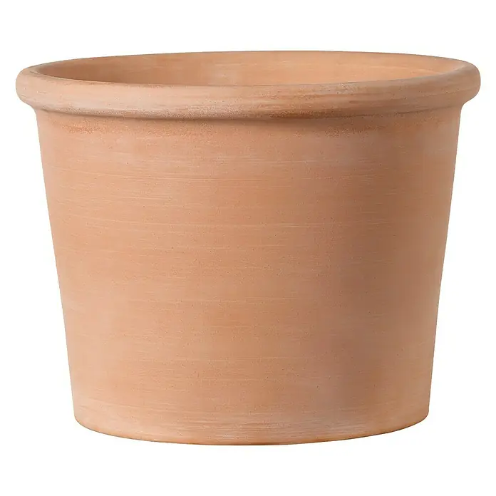 Deroma White Garden Pflanzkübel rund Cilindro Bordato - Außenmaß (Ø x H): 22,8 x 17,2 cm, Naturmaterialien, Tonweiß - Nahaufnahme eines leeren Terrakotta-Blumentopfs vor schwarzem Hintergrund, der die Textur und die Form des Behälters hervorhebt.