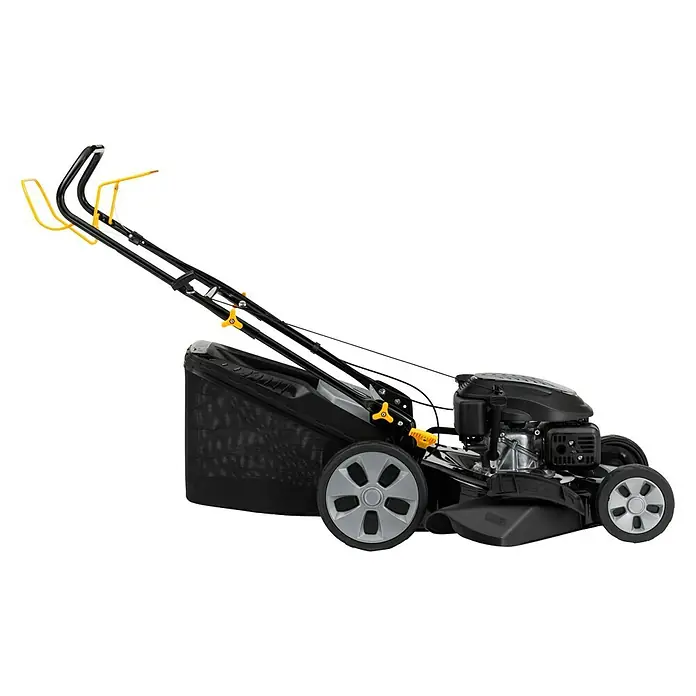 Alpina Cortacésped de gasolina AL5-51SAQ - 2,6 kW, 166 cm³, Ancho de corte: 51 cm - Imagen de un cortacésped negro con detalles amarillos sobre un fondo negro. Ideal para tareas de jardinería.