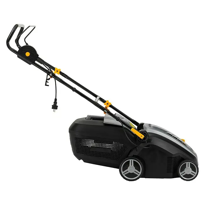 Alpina Escarificador eléctrico ASC 1.5 E - 1.500 W, Anchura de trabajo: 38 cm - Un cortacésped negro con detalles amarillos sobre un fondo negro. La máquina está equipada con una cesta de recogida y un mango ajustable.