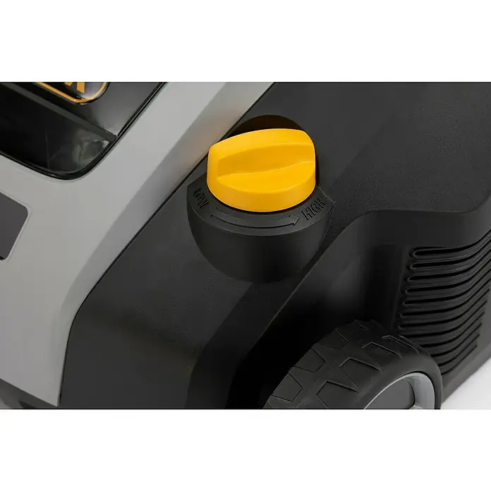Alpina Escarificador eléctrico ASC 1.5 E - 1.500 W, Anchura de trabajo: 38 cm - Primer plano de una cortadora de césped con un botón de ajuste amarillo etiquetado como "LOW" y "HIGH" para ajustar la altura de corte.
