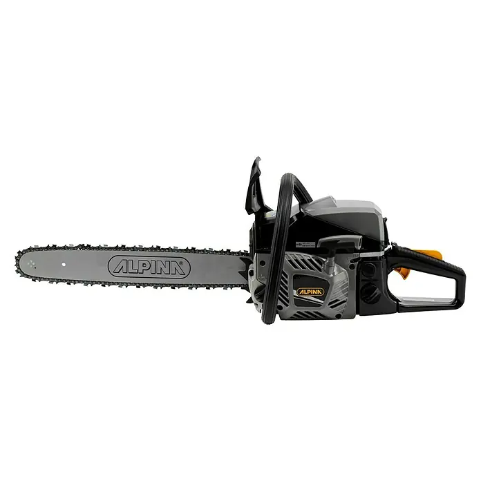Alpina Benzin-Kettensäge ACS 47 (18") - 1.800 W, 45,02 cm³, Schwertlänge: 45 cm - Das Bild zeigt eine hochwertige Alpina Kettensäge, ideal für Gartenarbeiten und Baumschnitt, mit robustem Design und hoher Leistung für effizientes Arbeiten.