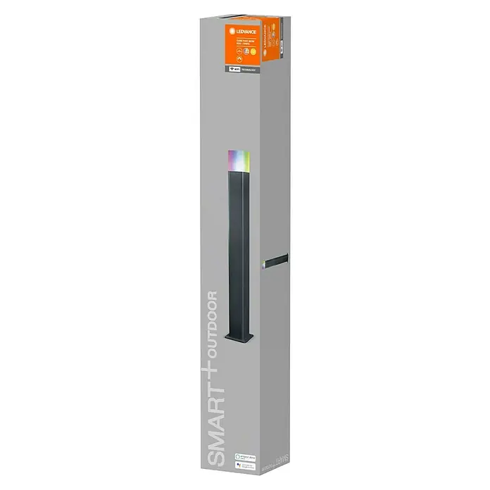 Ledvance Smart+ LED-Gartenspot Cube RGBWL x B x H: 120 x 120 x 800 mm - Das Bild zeigt eine LEDVANCE SMART+ Outdoor Cube Post Wegeleuchte in einer Verpackung. Die Lampe bietet RGB- und Weißlichtoptionen und ist per WLAN steuerbar.
