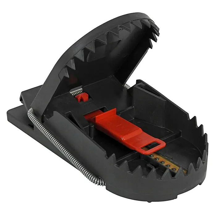 Swissinno Rattenfalle SuperCat Pro - Nagervergrämung, Kunststoff - Eine schwarze Rattenfalle mit rotem Auslöser, die zum Fangen von Nagetieren verwendet wird. Das Gerät ist für den wiederholten Gebrauch konzipiert.