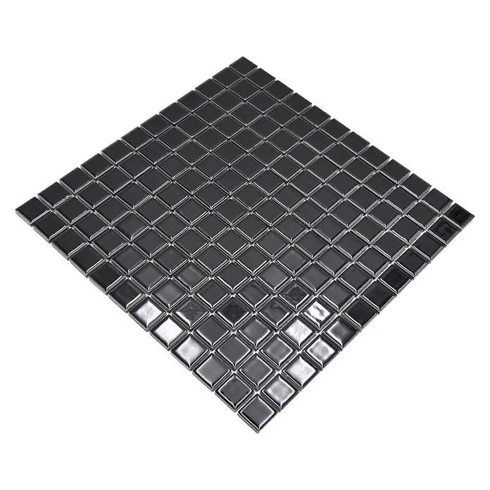 Mosaikfliese Quadrat Uni CG 144 - 29,8 x 29,8 cm, Schwarz, Glänzend - Nahaufnahme eines glänzenden, schwarzen Mosaikfliesenblatts.