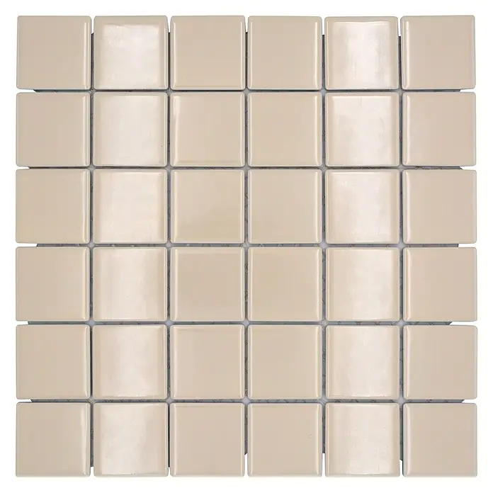 Mosaikfliese Quadrat Uni CD 262 - 29,8 x 29,8 cm, Beige, Glänzend - Nahaufnahme von beigen Mosaikfliesen, die ein quadratisches Muster bilden, ideal für Badezimmer- und Küchengestaltungen.
