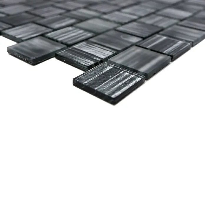 Mosaikfliese Quadrat Crystal Struktur CM CF41 - 28,6 x 31,8 cm, Schwarz, Glänzend - Nahaufnahme eines Mosaikfliesen-Dekors in Grau und Schwarz. Ideal für stilvolle Wand- und Bodengestaltungen mit modernem Touch.