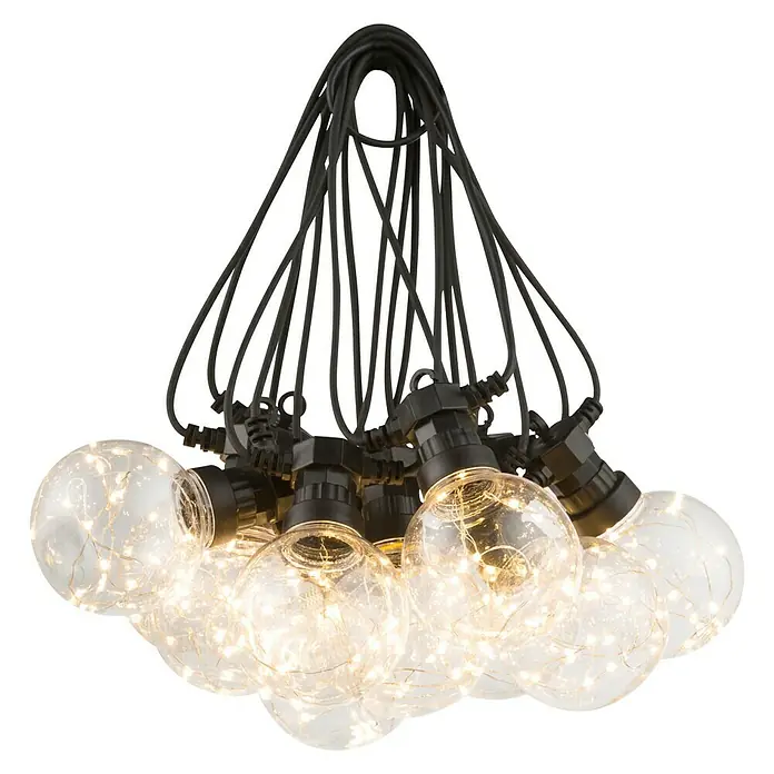 Globo LED-Lichterkette Almaga - Außen, 7,5 m, Lichtfarbe: Warmweiß - Lichterkette mit klaren Glühbirnen, die warmweißes Licht ausstrahlen und an einem schwarzen Kabel hängen.